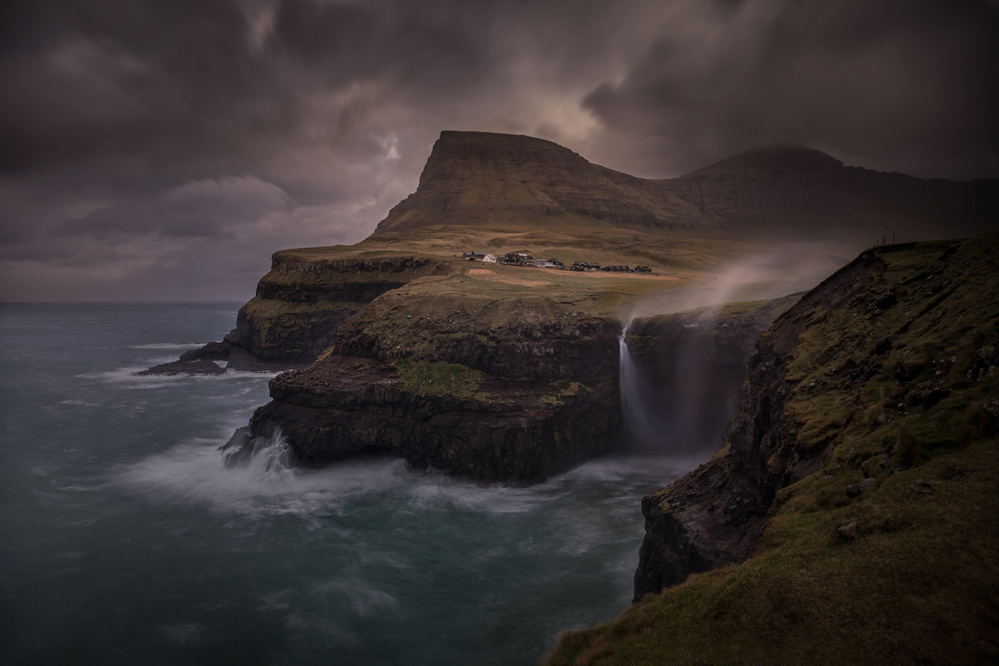 When the water flew up to the sky von Peter Svoboda MQEP