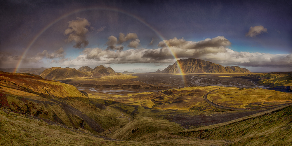 The land of blue skies rain von Peter Svoboda MQEP