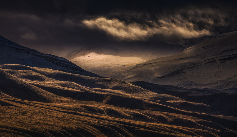 First snow for the wavy mountains von Peter Svoboda MQEP