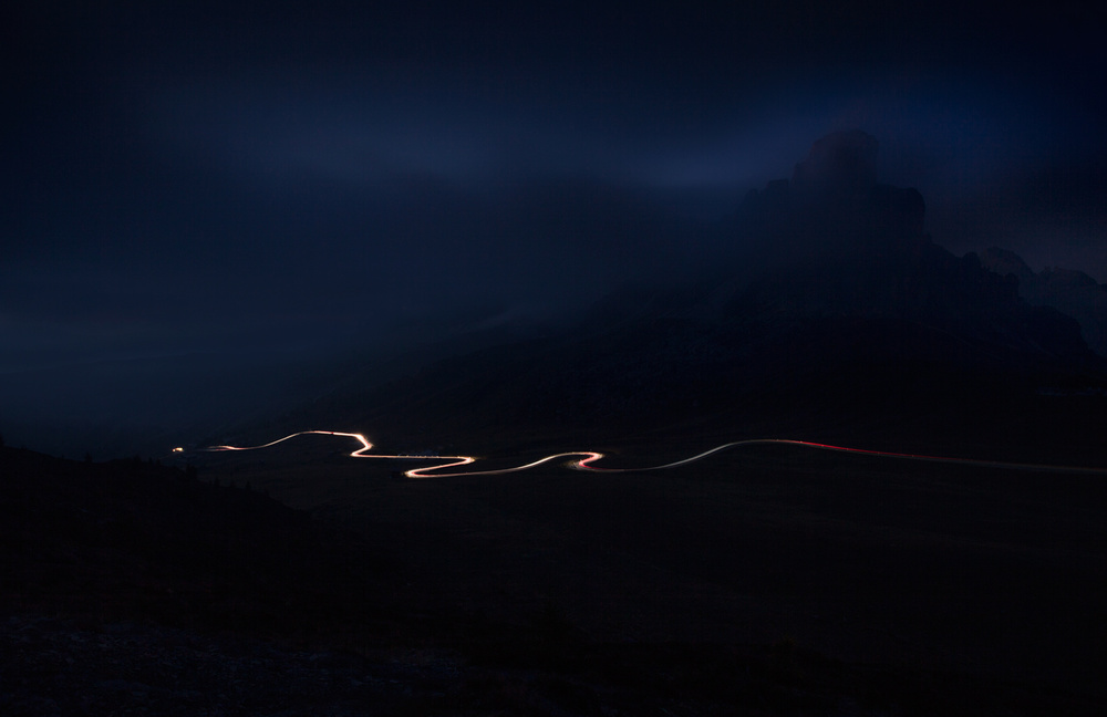 Winding through the night von Peter Svoboda MQEP