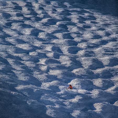 Snow waves skiing