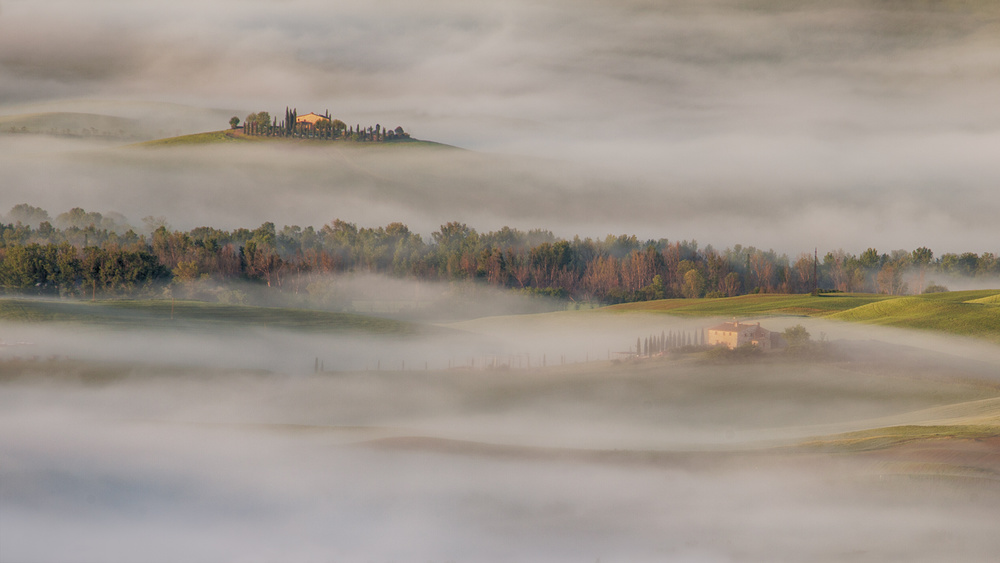 When morning breeze uncovers a hidden land von Peter Svoboda MQEP