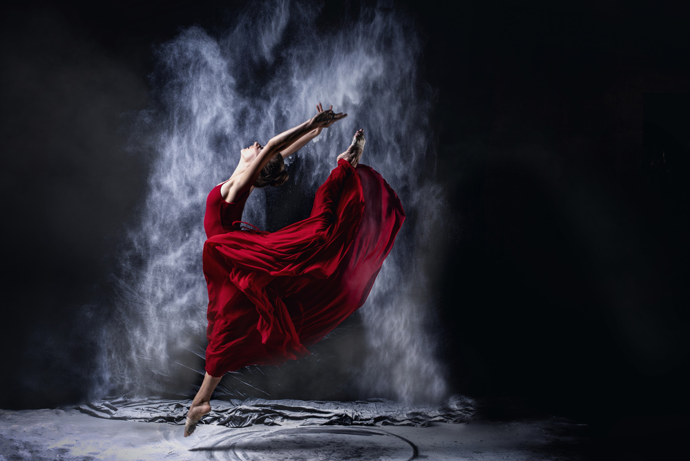 Red Dancing von Petr Kleiner