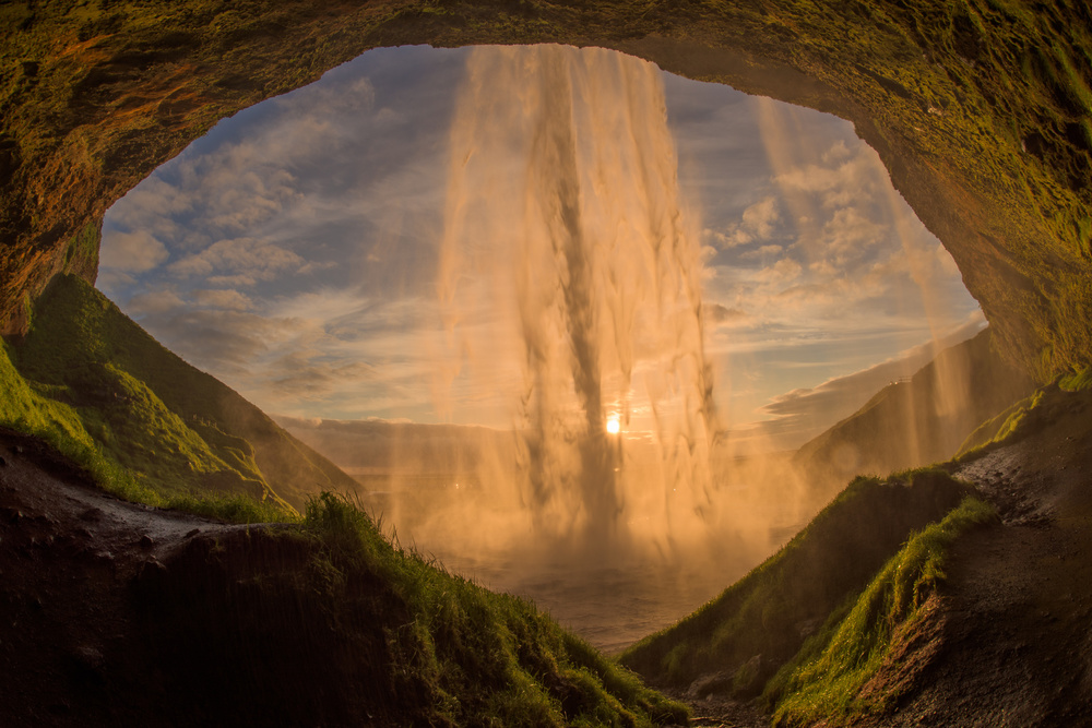 The waterfall Seljalandsfoss von Petr Simon