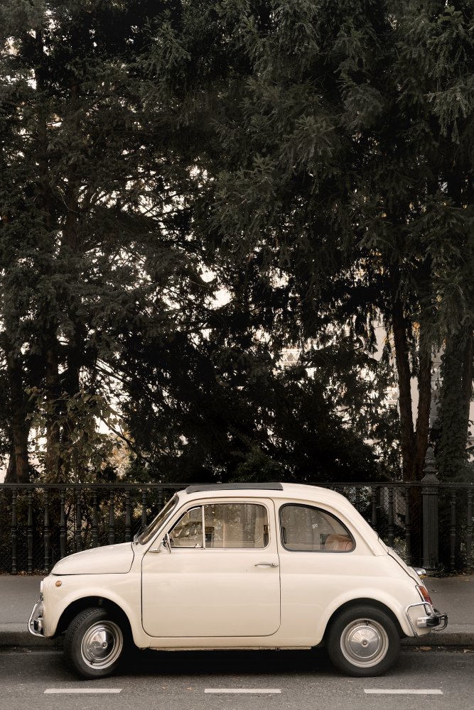 Little Car in Paris von Pictufy Studio III