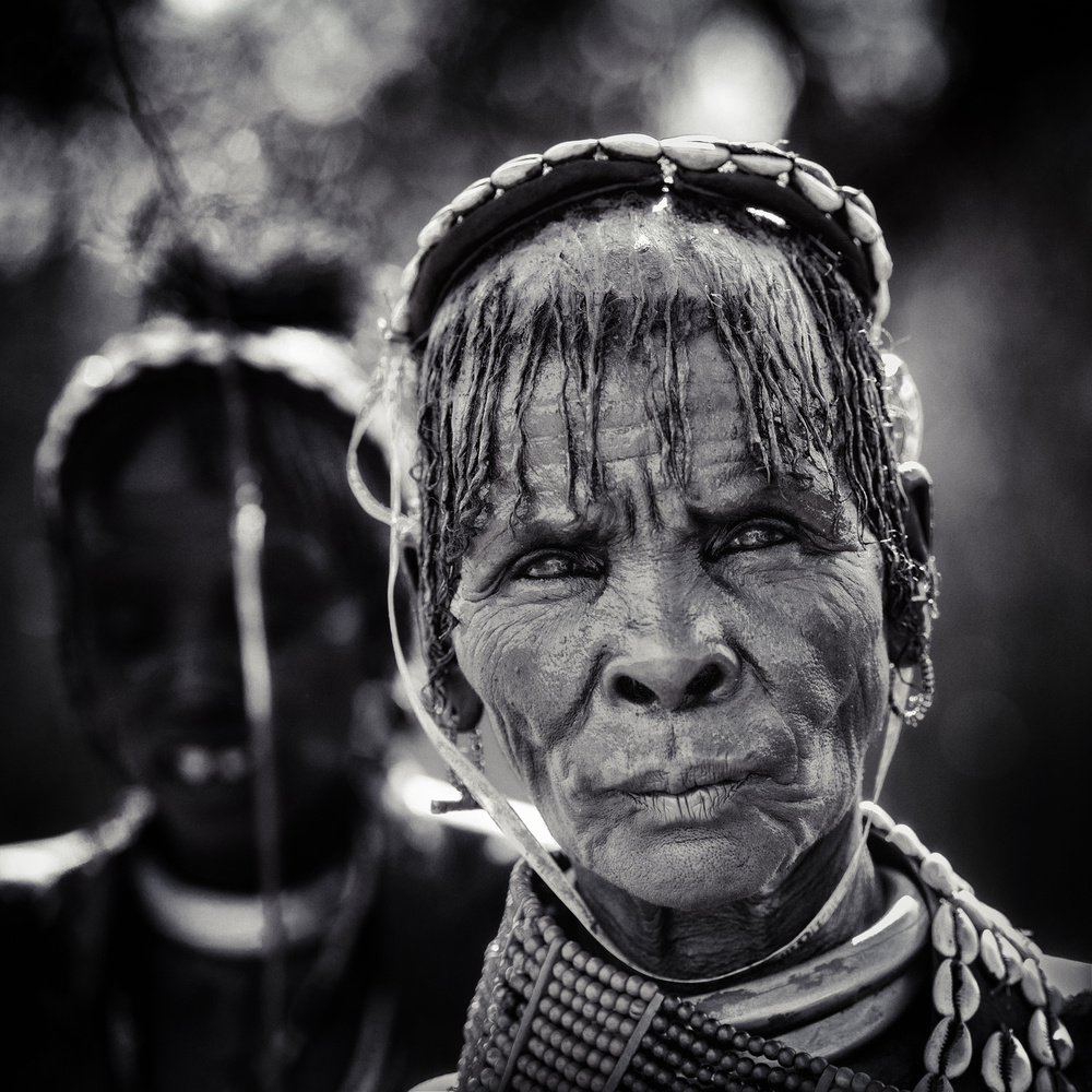 the guardian of clan tradition von Piet Flour