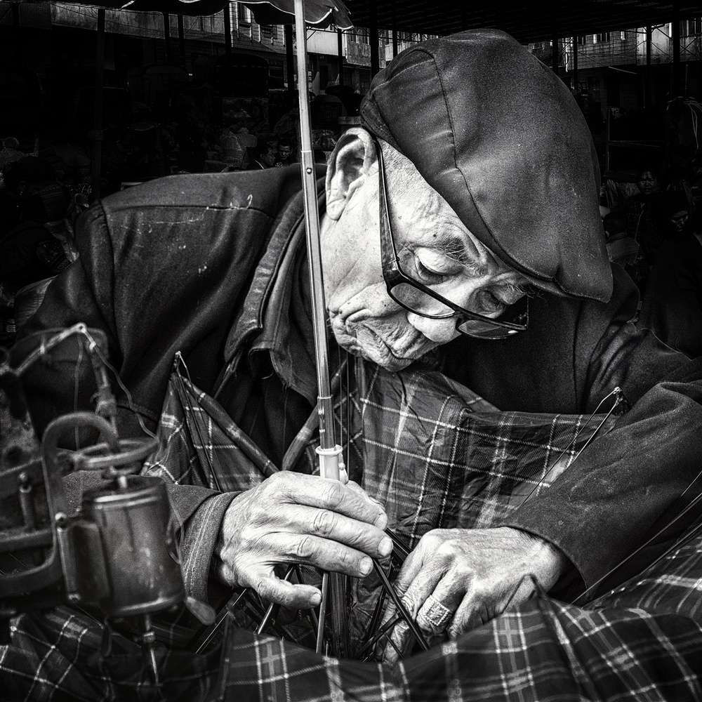 the broken umbrella von Piet Flour