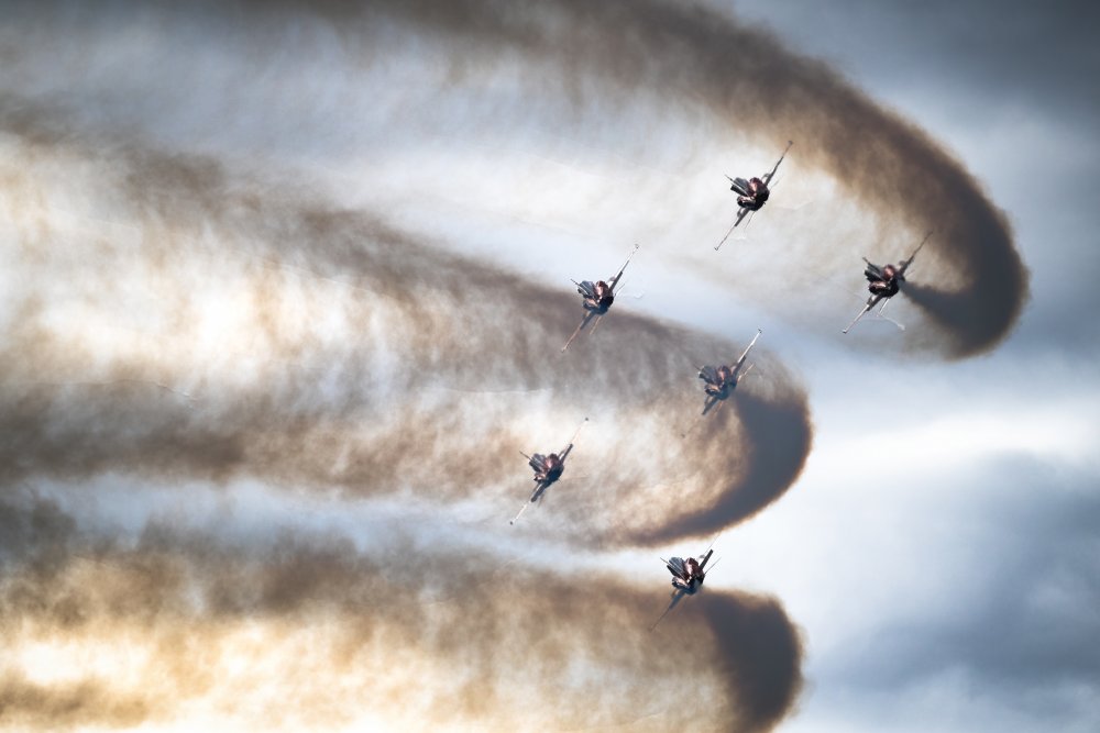 Sky trails von Piotr Wrobel