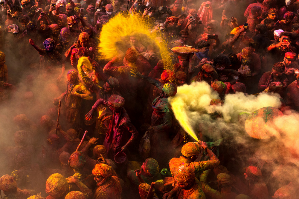 Holi Celebration at Nandgaon Temple 4 von Prithul Das