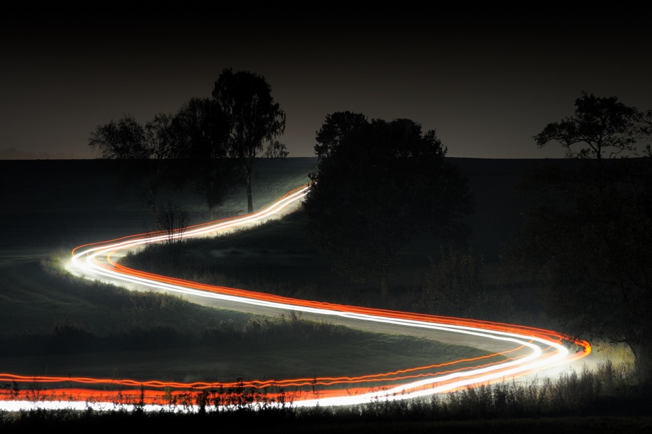 Country road at night von Przemek Wielicki