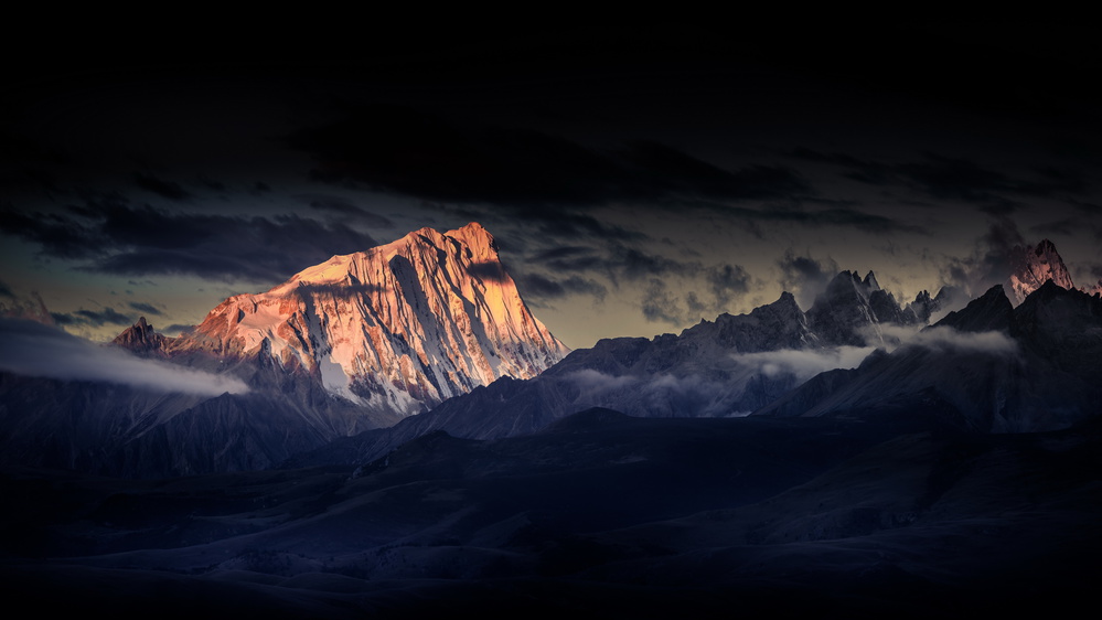 Devildom The snow capped mountains 《呷玛日巴》 von qiye