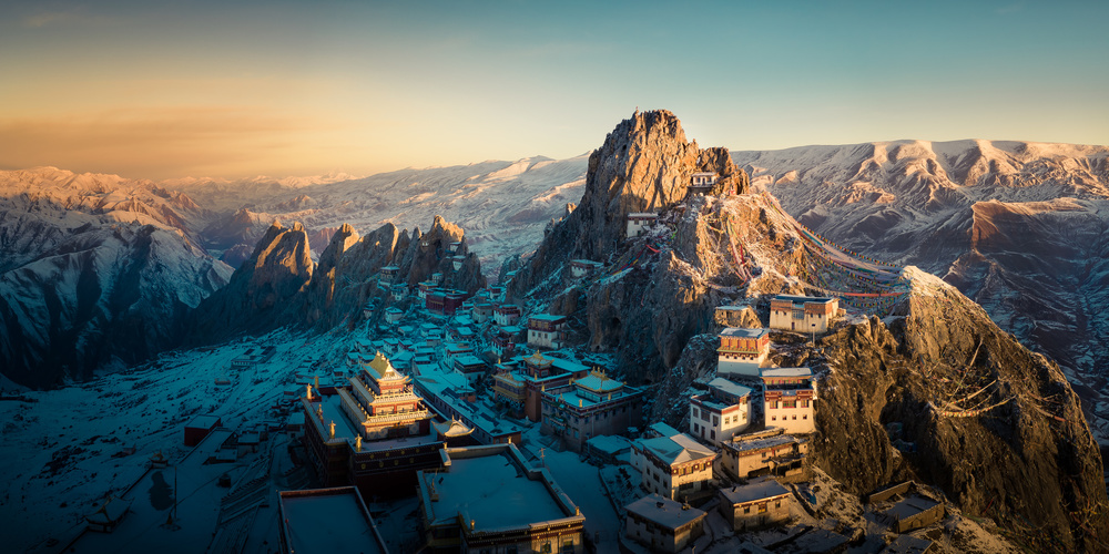 Tibetan temple 《崷崒孜珠》 von qiye