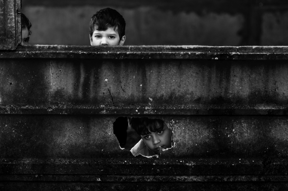 The kids window BW von RABIA BASHA ARTIST