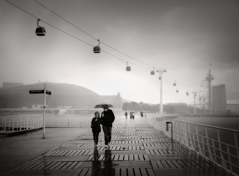 Walk in the rain von Raceala Elena