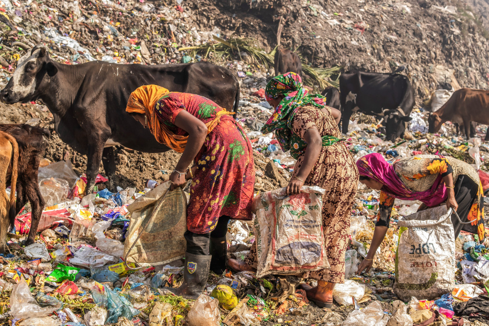 Cittagong garbage field von Radana Kucharova