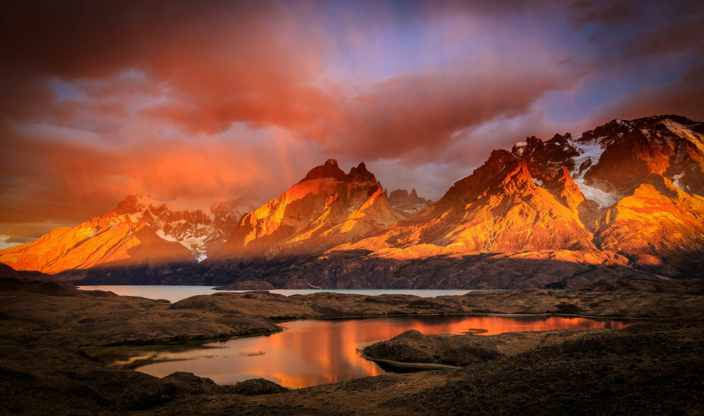 PARQUE NACIONAL TORRES DEL PAINE, SUNRISE FROM MIRADOR  LAKE NORDENSKJOLD-1367 von Raimondo Restelli