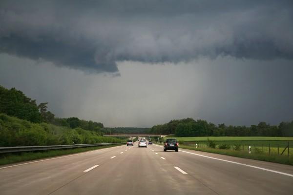 Gewitter auf der Autobahn von Ralf Jüngling