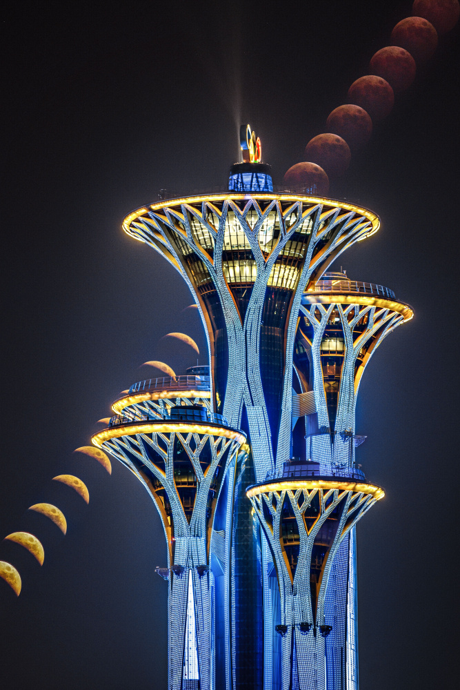 Total Lunar Eclipse and Beijing Olympic Tower von Ran Shen