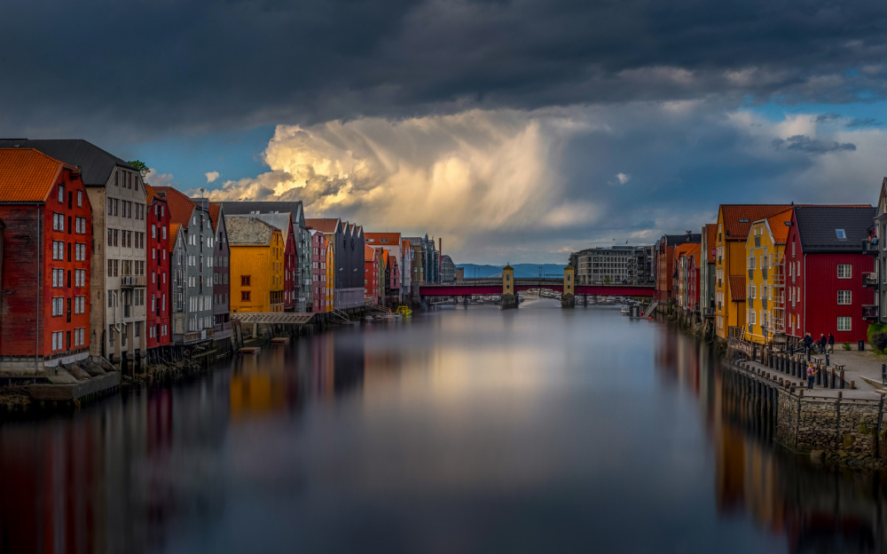 Lighted clouds von Rana Jabeen