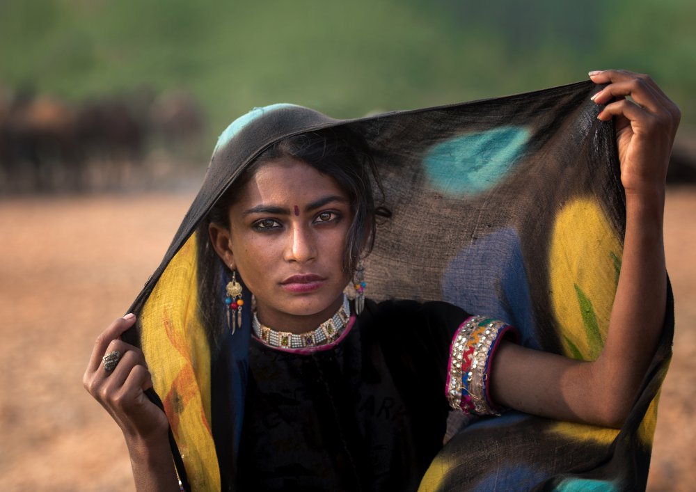 Girl with veil von Rana Jabeen