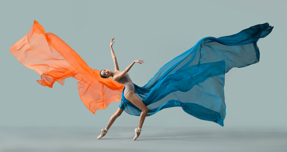 Orange and blue ballerina von Rawisyah Aditya