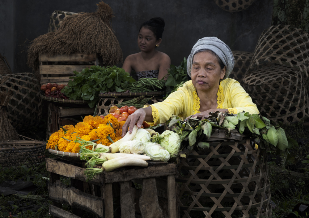 Woman seller vegetable von Rawisyah Aditya