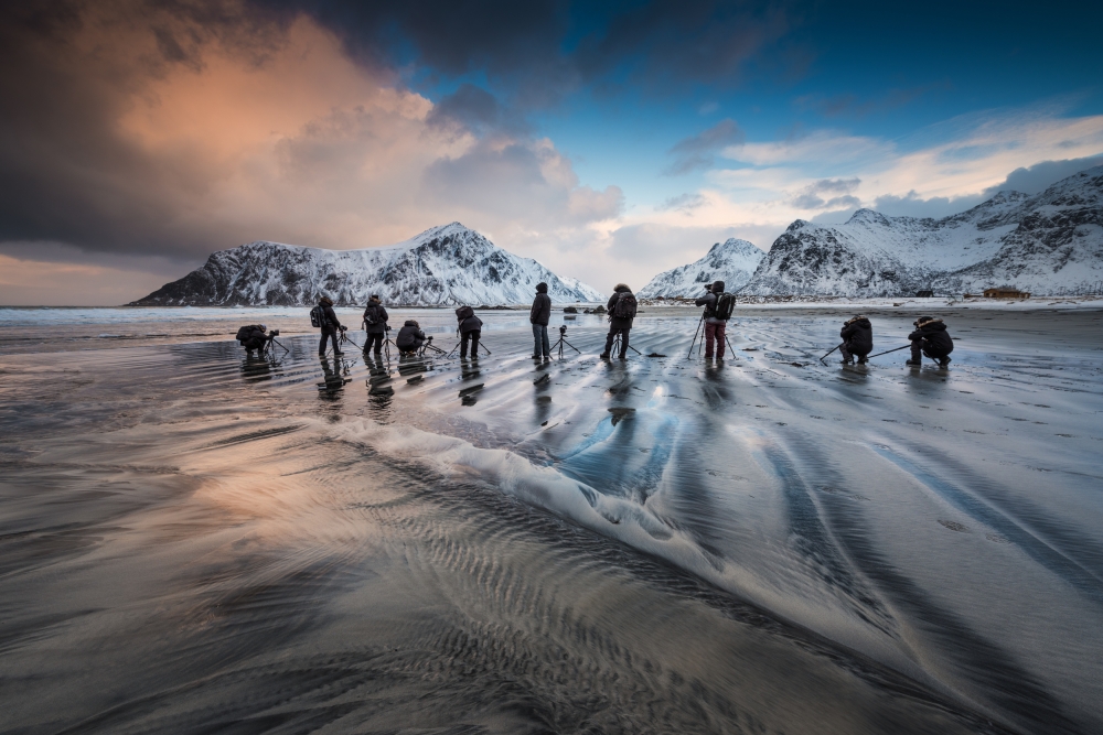 in the line please von Raymond Hoffmann