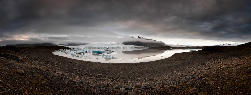 water and stones von Raymond Hoffmann