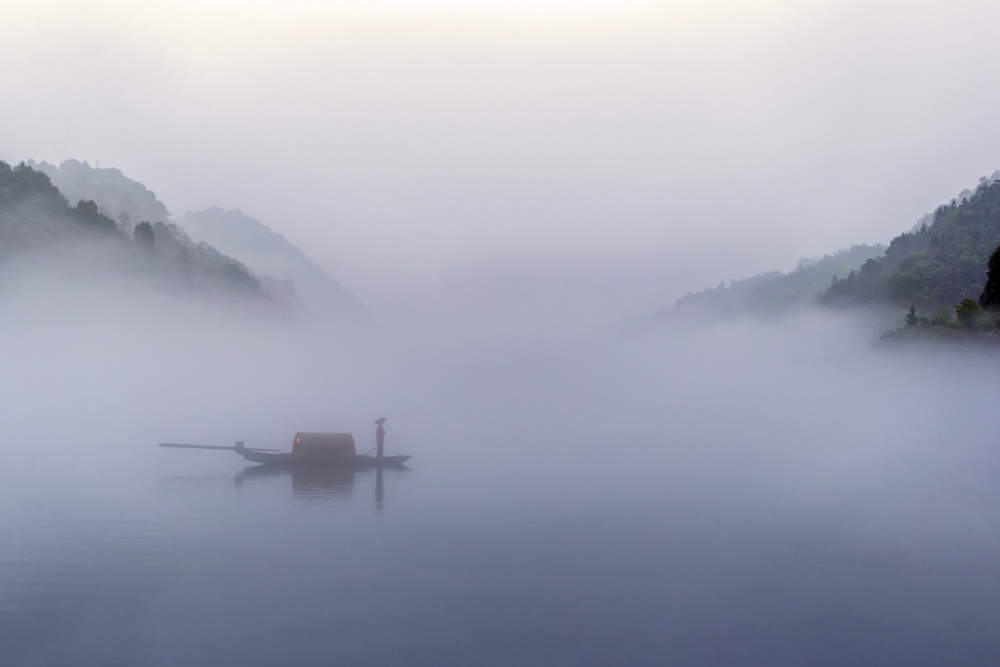 The Fishing Boat at Dawn Mist von Raymond Ren Rong Liu