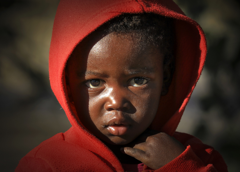 The Boy in Red Coat in Namibia von Raymond Ren Rong Liu