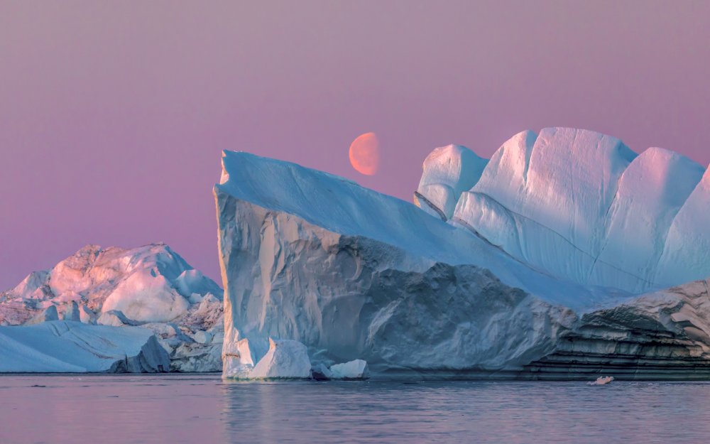 The Midnight Moon in Ilulissat Icefjord von Raymond Ren Rong Liu