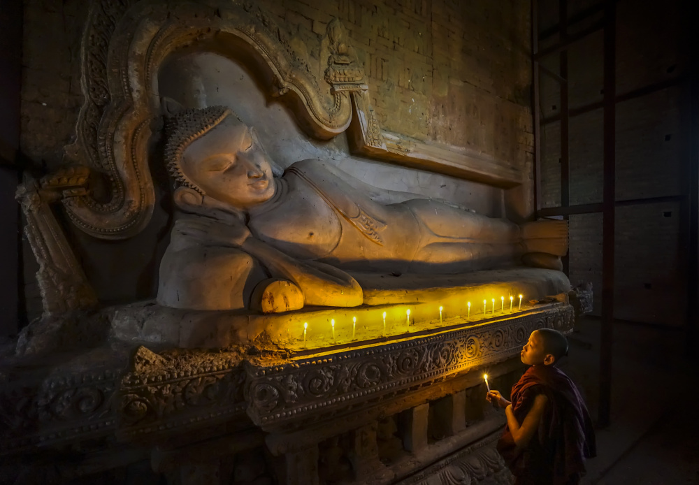 A Novice Monk in the Temple of Bagan von Raymond Ren Rong Liu