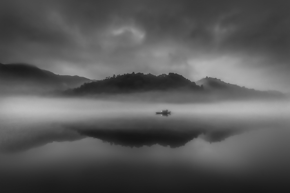 Serene Scenery at Dawn Mist von Raymond Ren Rong Liu