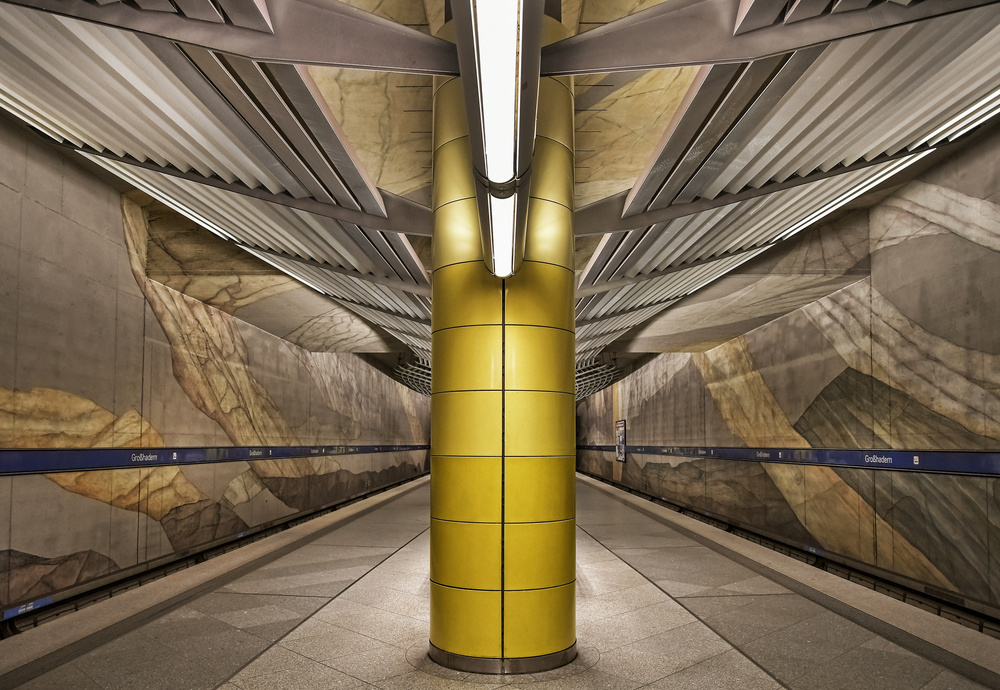 subway Munich von Renate Reichert