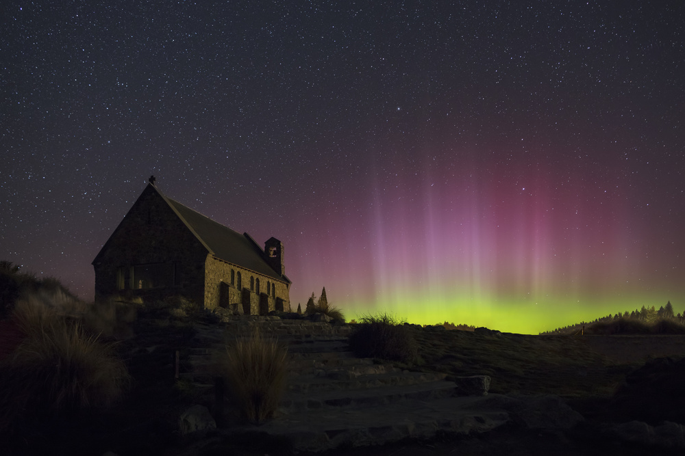 The Southern Lights at Tekapo von Renee Doyle