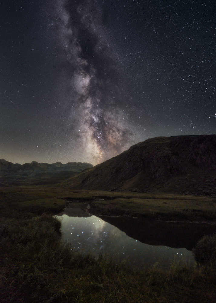 Milky Way over valley von Ricardo Gayan