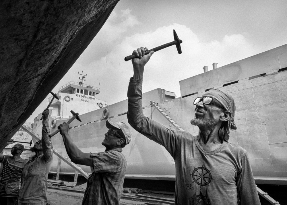 Shipyard Workers von Richard Huang