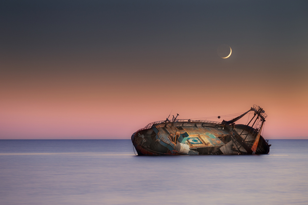 The moon and the wreck von Rico Cavallo