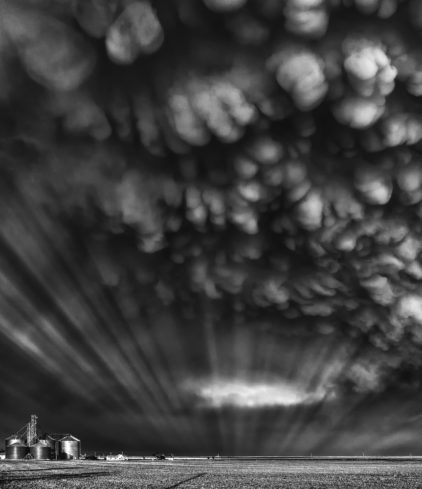 Monochrome Mammatus von Rob Darby