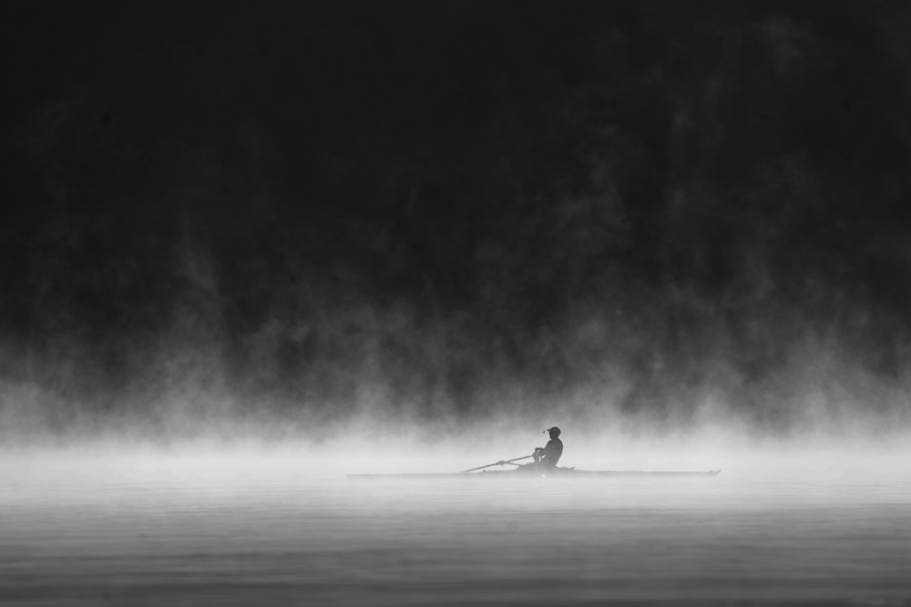 Exercise in the morning mist von Rob Li