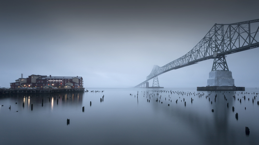 Evening mood - Astoria-Megler Bridge von Robbert Mulder