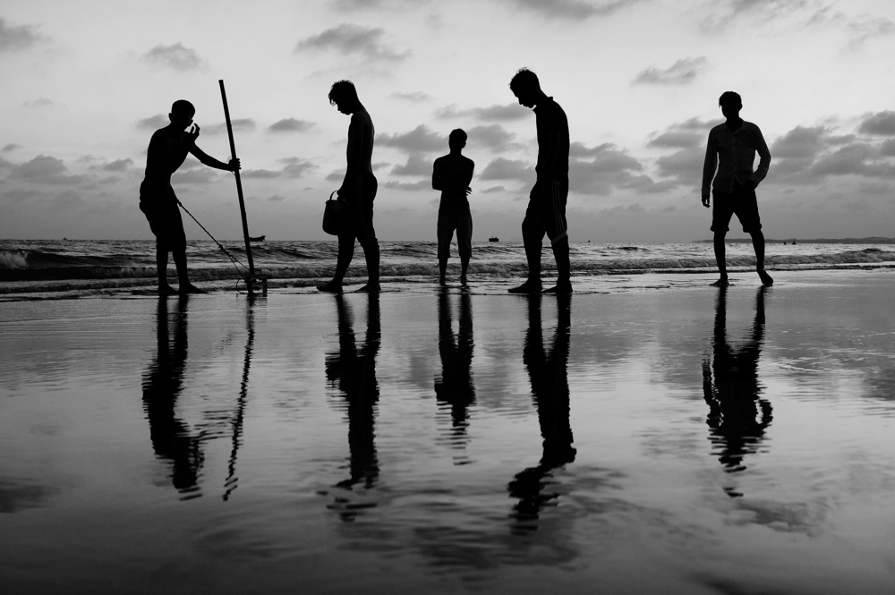 Mussel seekers von Robert Beliczay