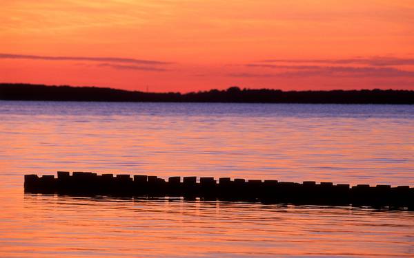 Stimmungsvoller Sonnenuntergang in Litzow-Rügen von Robert Kalb