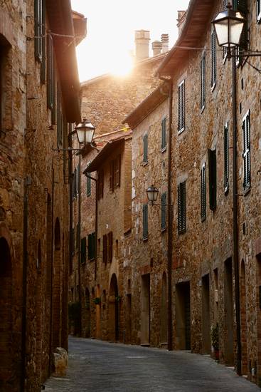 Romantische Altstadtgasse der San Quirico d’Orcia