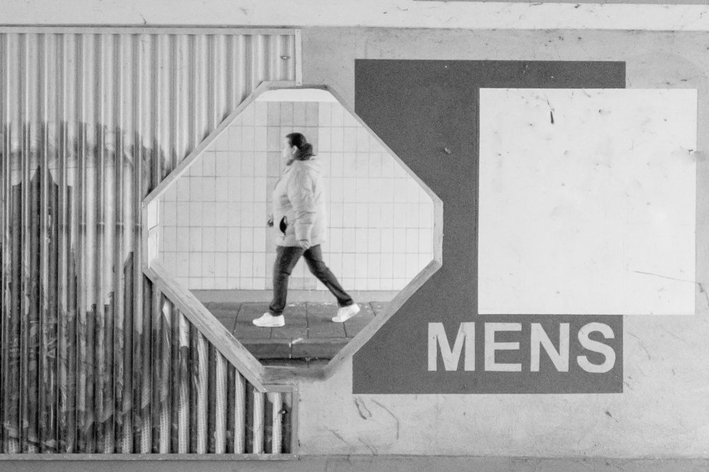 Woman under the bridge von Robert Stienstra