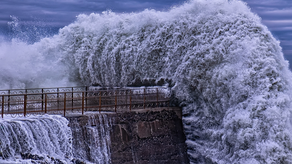 Big sea wave von Roberto Zanleone