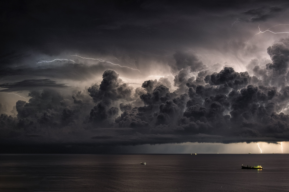 Storm over the mediterranean sea von Roberto Zanleone