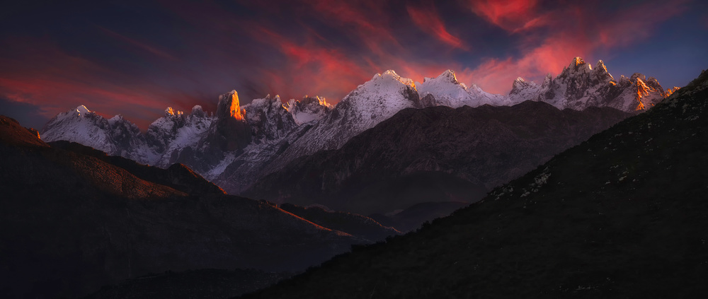 Peaks of fire von Rodrigo Núñez Buj