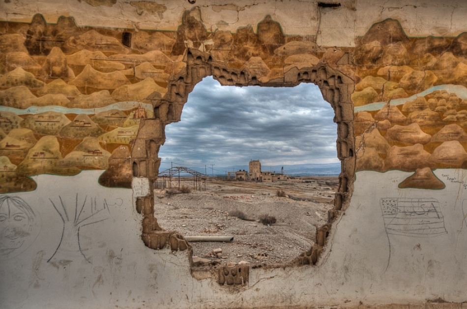 Through the Hole von Ronen Rosenblatt