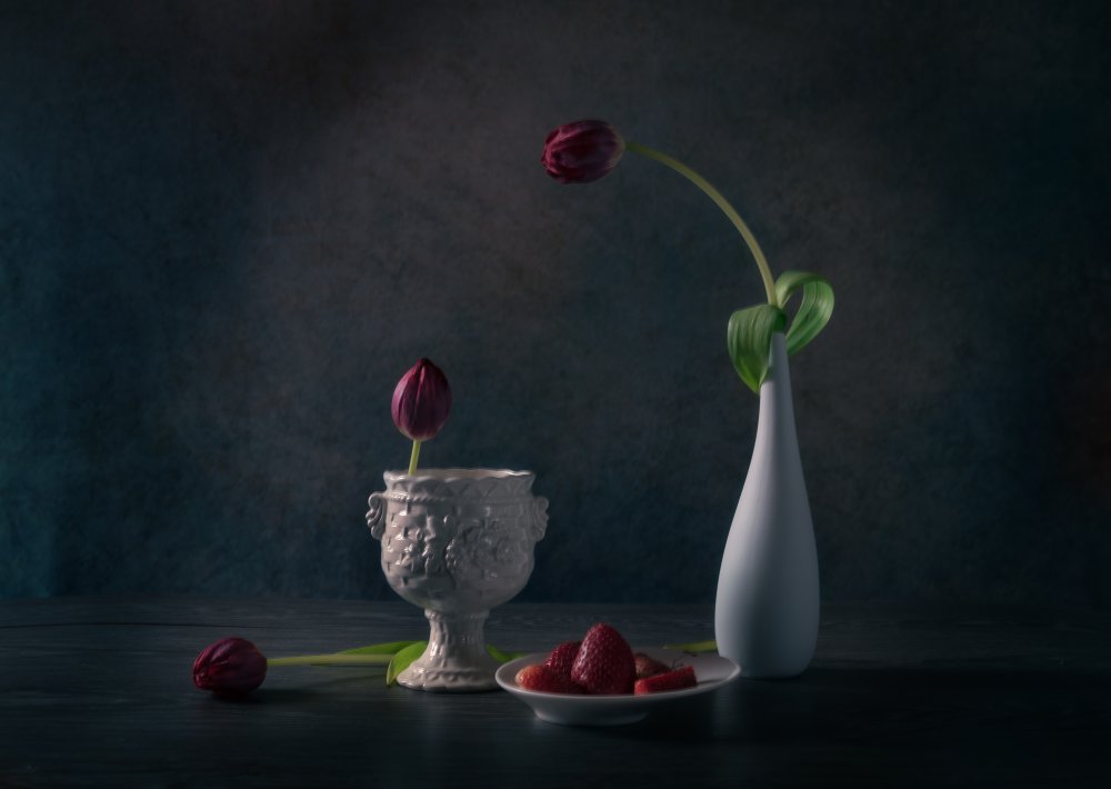 Strawberries and Tulips von Rong Wei